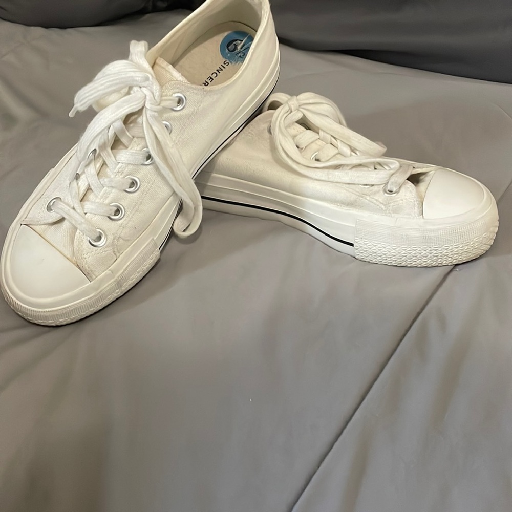 Brand; Sincerely Jules Color; White Size; 6.5